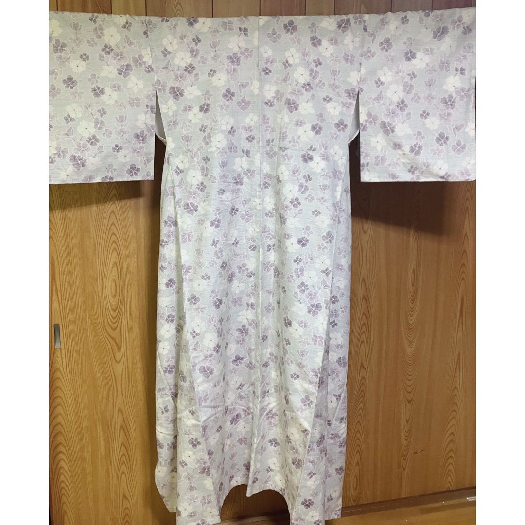 小千谷紬 水色 花柄 パープル ホワイト 白 藤色 パステルカラー 袷 着物 紬 レディースの水着/浴衣(着物)の商品写真