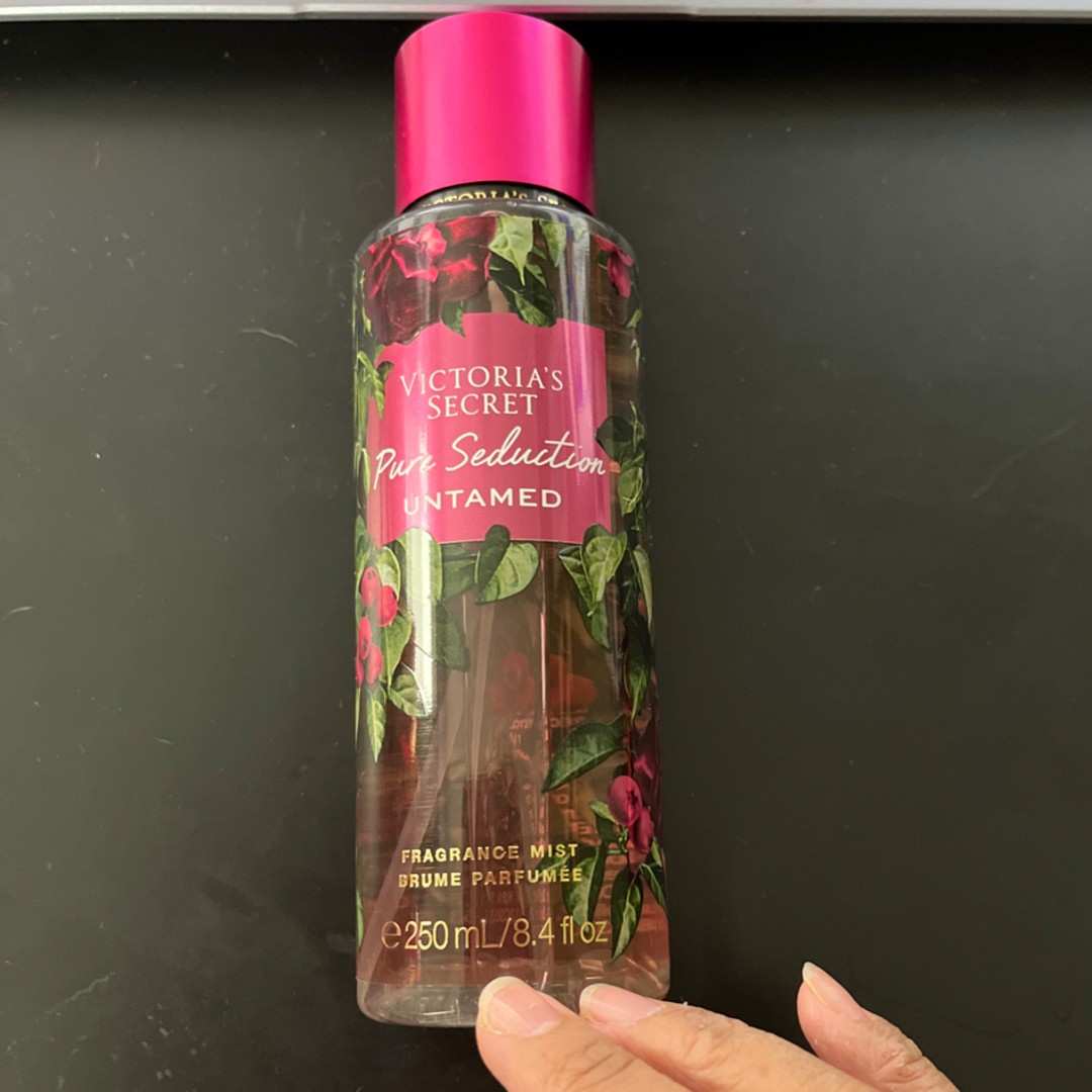 Victoria's Secret(ヴィクトリアズシークレット)のVictoria’s Secret pure seduction 新品未開封 コスメ/美容の香水(香水(女性用))の商品写真