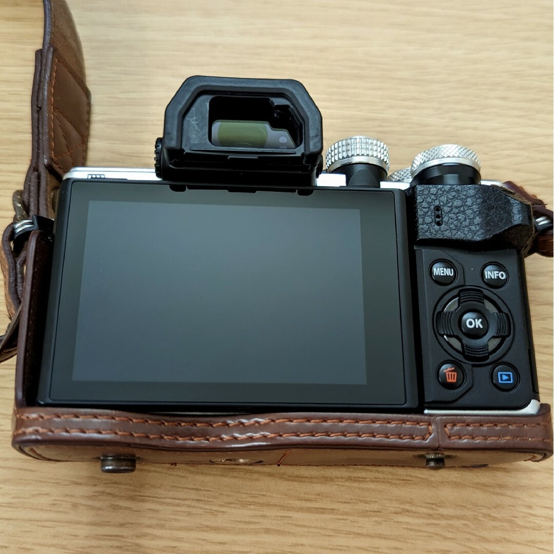 OLYMPUS - OLYMPUS OM-D E-M10ⅱ ミラーレス一眼 ダブルズームレンズ