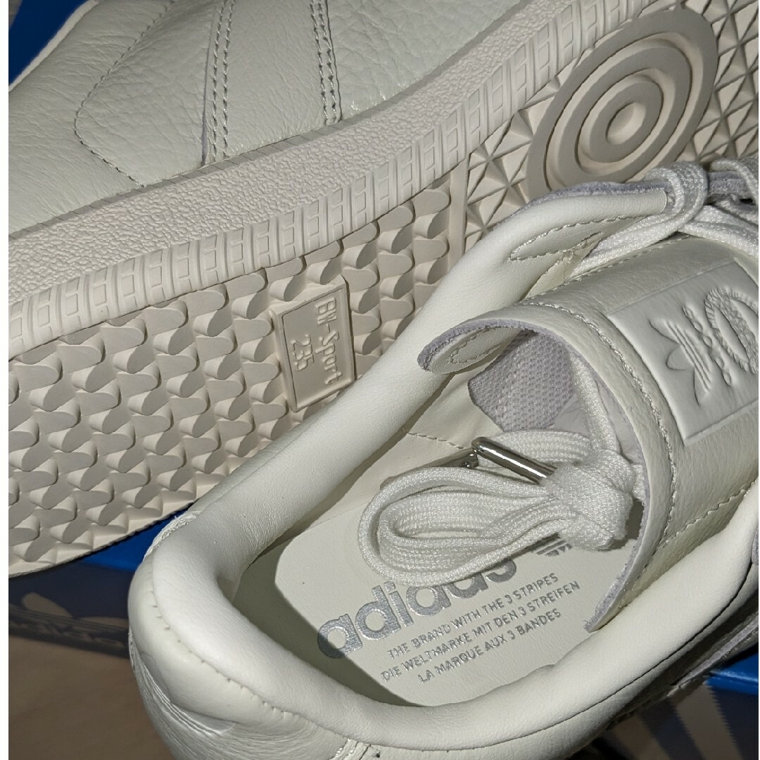 adidas(アディダス)のchonna様専用 adidas アディダス Ladies スニーカー ホワイト レディースの靴/シューズ(スニーカー)の商品写真