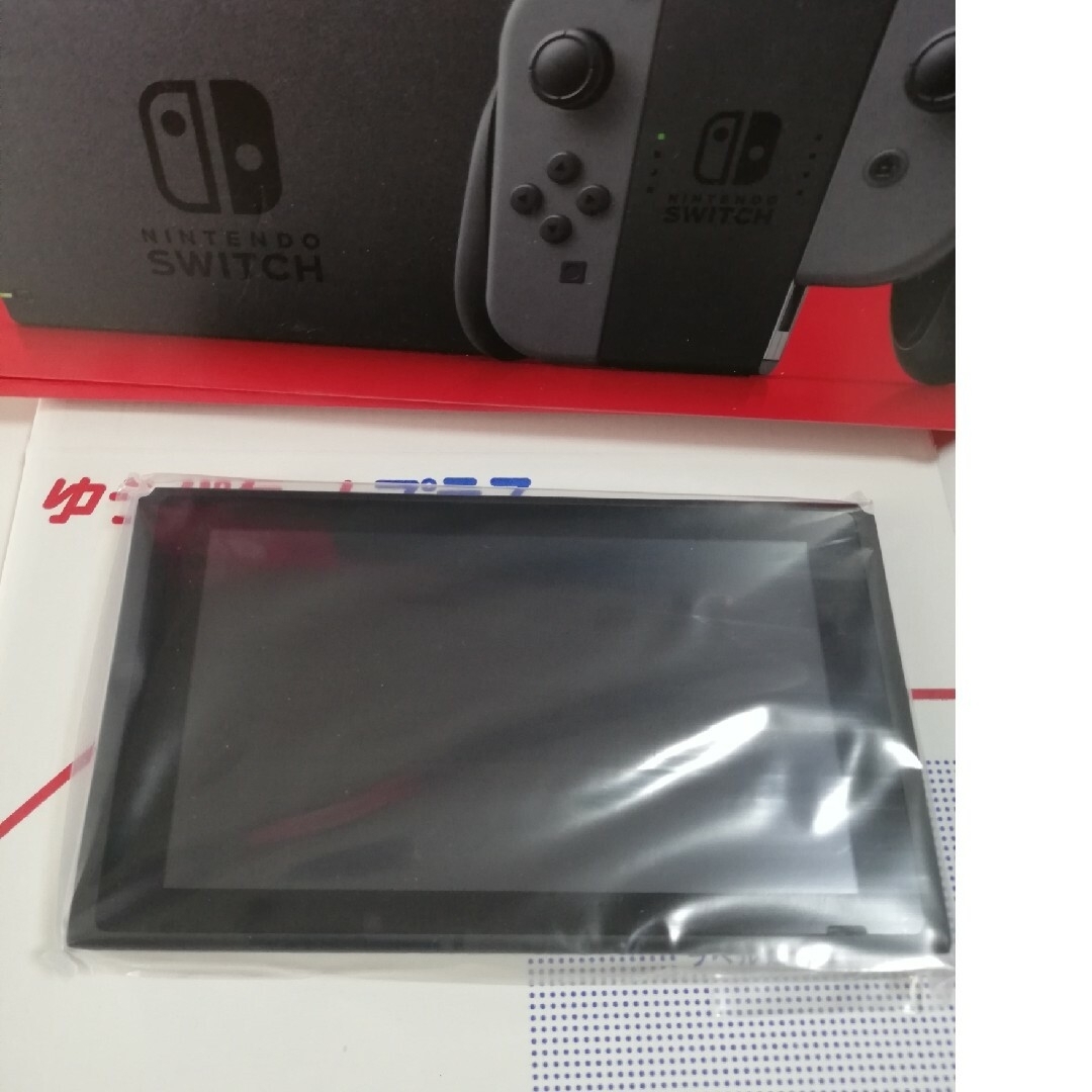 新品　新型Nintendo Switch本体のみ