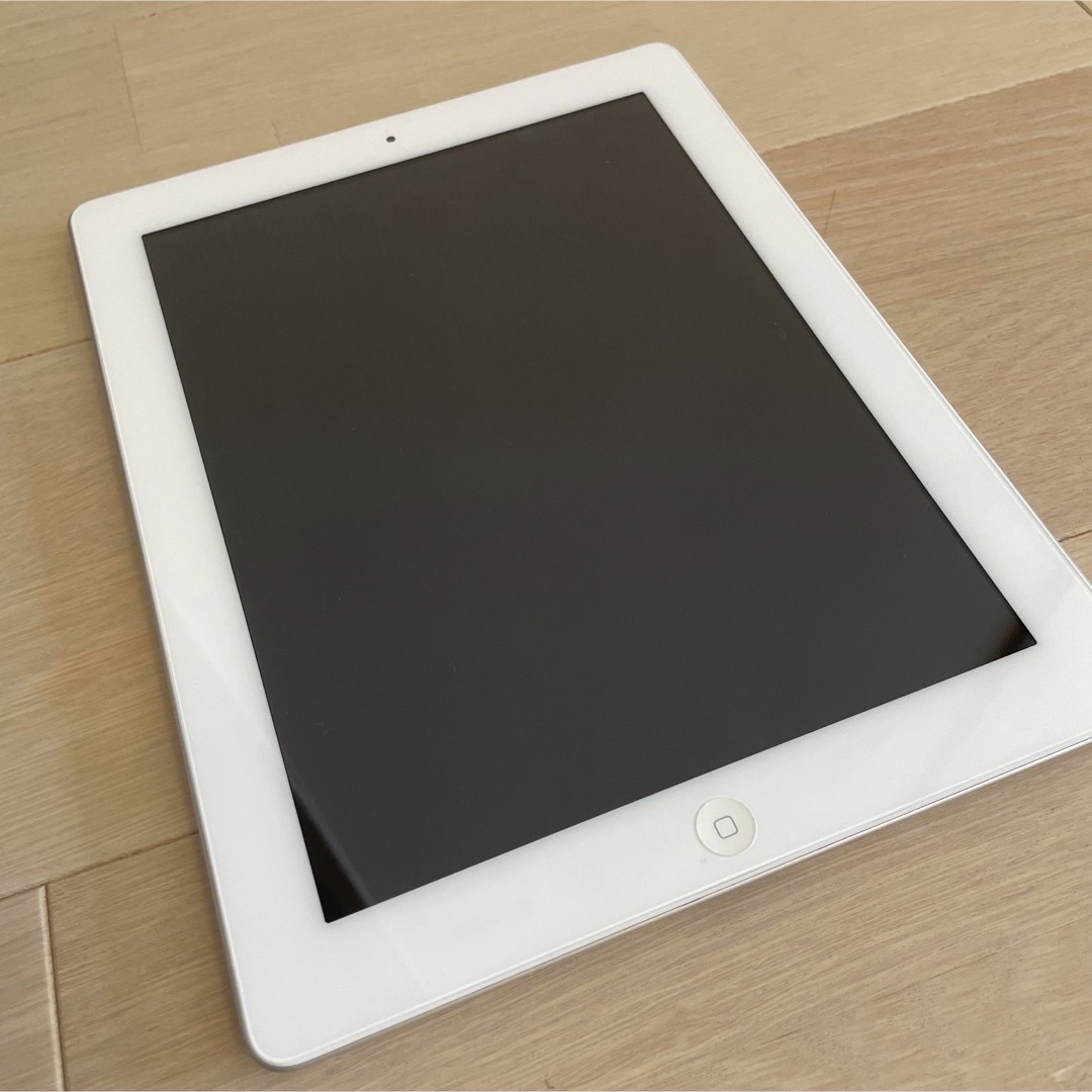 iPad(アイパッド)のiPad2 32GB Wi-Fiモデル　充電ケーブル付 スマホ/家電/カメラのPC/タブレット(タブレット)の商品写真