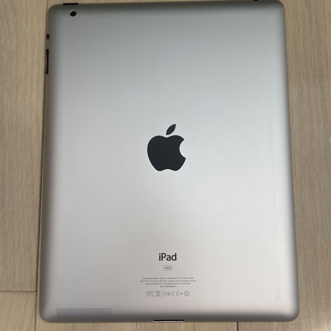 iPad(アイパッド)のiPad2 32GB Wi-Fiモデル　充電ケーブル付 スマホ/家電/カメラのPC/タブレット(タブレット)の商品写真