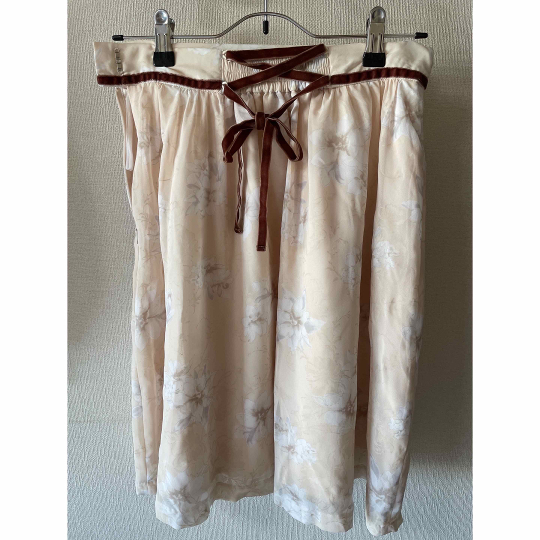 PATTERN fiona(パターンフィオナ)の【PATTERN fiona】花柄スカート レディースのスカート(ひざ丈スカート)の商品写真