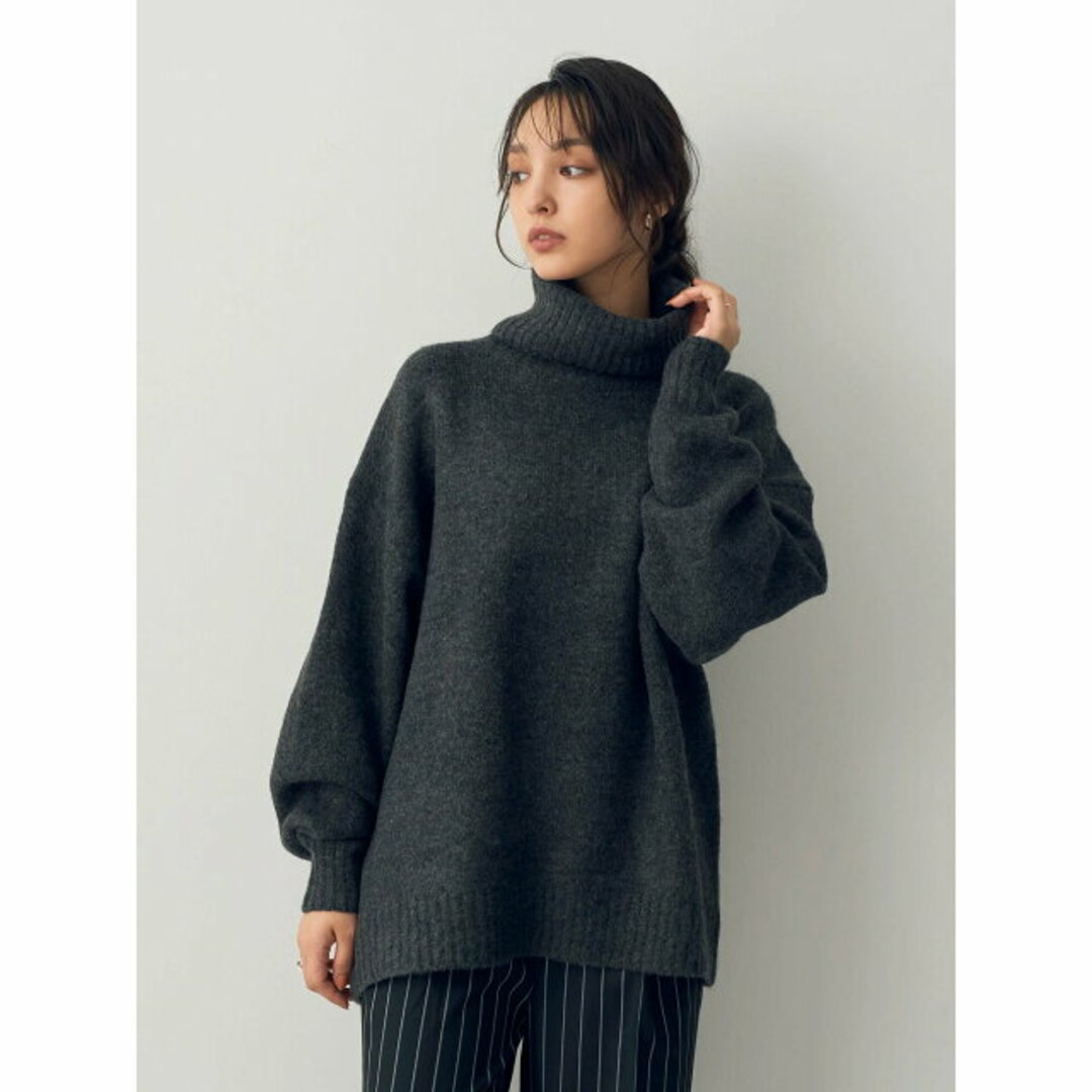 YECCA VECCA(イェッカヴェッカ)の【チャコールグレー】オフタートルネックソフトニット/23AW レディースのトップス(ニット/セーター)の商品写真