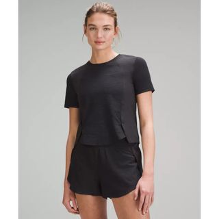 ルルレモン(lululemon)のlululemon🍋新品【完売品】定価１万　ライトウェイト　ストレッチTシャツ(トレーニング用品)