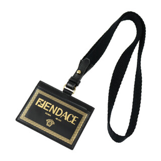 FENDI - FENDI フェンディ FENDACE フェンダーチェ  カードケース 7M0331   カーフレザー ブラック ゴールド  versace ヴェルサーチ コラボ ネックストラップ 【本物保証】