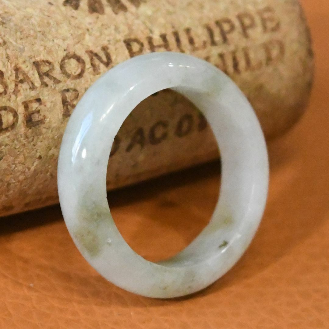 J1024　ヒスイ　翡翠　リング　指輪　14号　ミャンマー　ジェイド　ジェダイト レディースのアクセサリー(リング(指輪))の商品写真