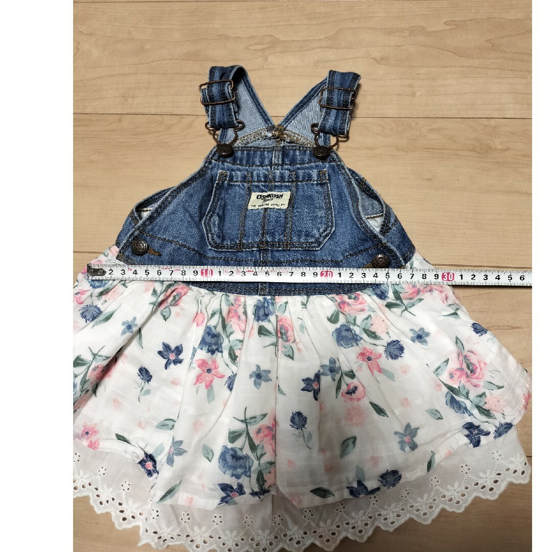 OshKosh(オシュコシュ)のOSHKOSH　花柄デニムジャンバースカート キッズ/ベビー/マタニティのベビー服(~85cm)(ワンピース)の商品写真