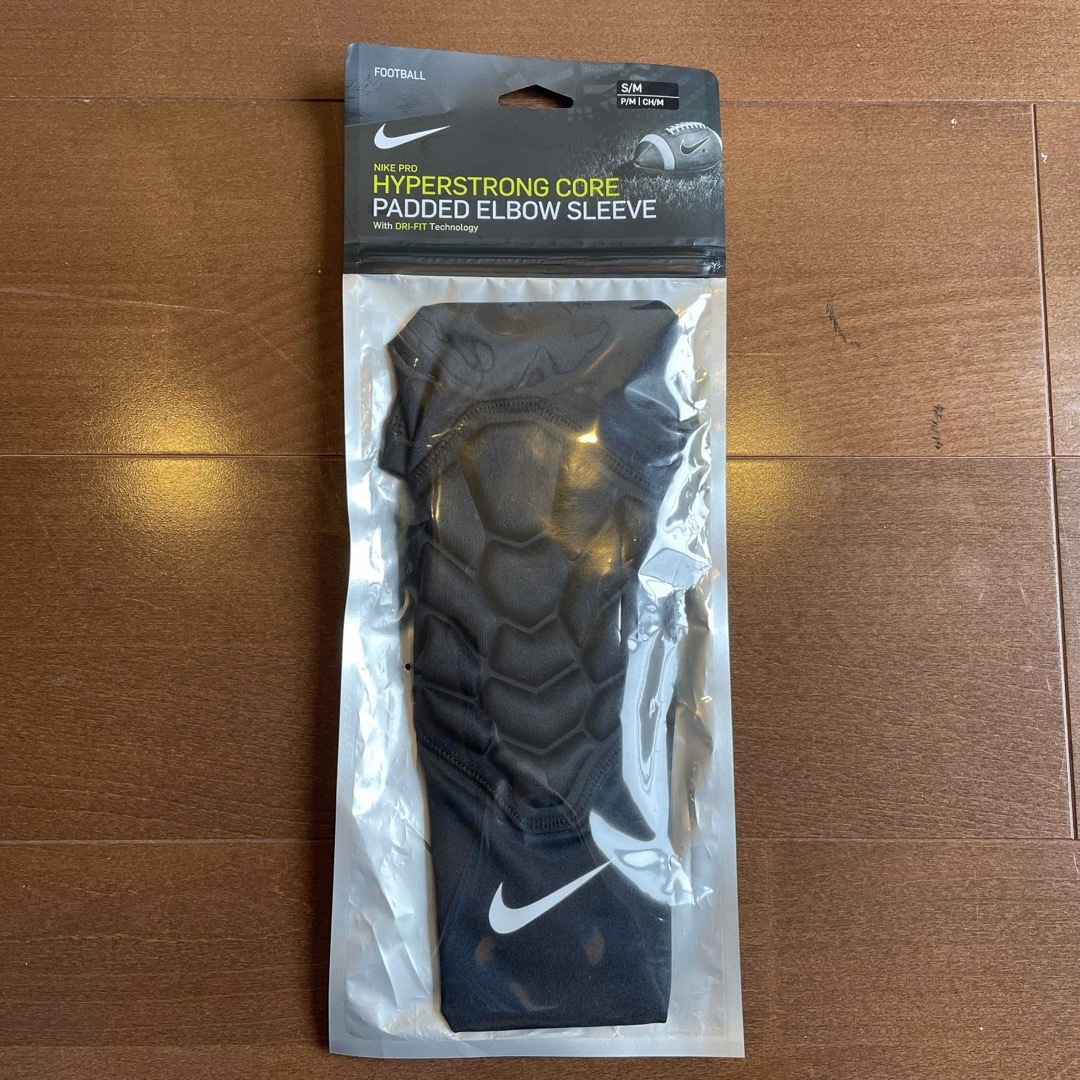 NIKE(ナイキ)のNIKE ハイパーストロングコアパッドエルボースリーブ S/Mサイズ新品・未使用 スポーツ/アウトドアのスポーツ/アウトドア その他(アメリカンフットボール)の商品写真