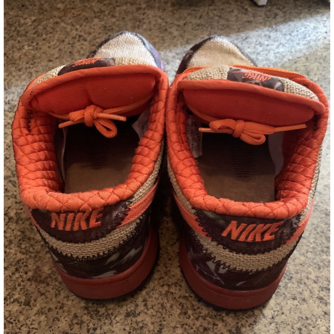 NIKE - Nike SB Dunk Low NIKE - Nike SB Dunk Low