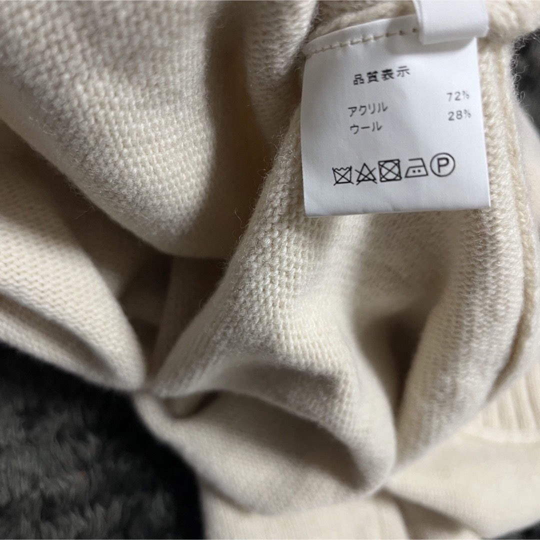 TOGA(トーガ)のHELK CROPPED HIGH NECK SWEATER ベージュ レディースのトップス(ニット/セーター)の商品写真