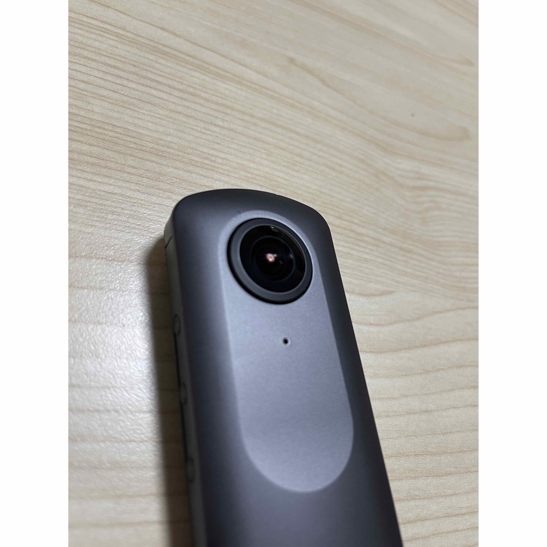 RICOH(リコー)のRICOH THETA V スマホ/家電/カメラのカメラ(コンパクトデジタルカメラ)の商品写真