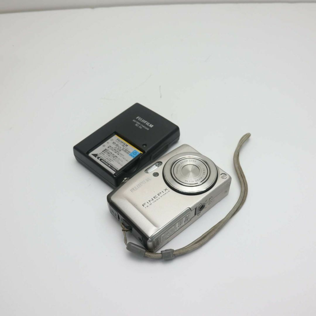 FinePix F60fd シルバー製造番号は80048335