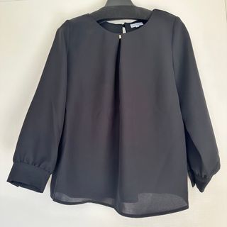 スーツカンパニー(THE SUIT COMPANY)の黒ブラウス(シャツ/ブラウス(長袖/七分))