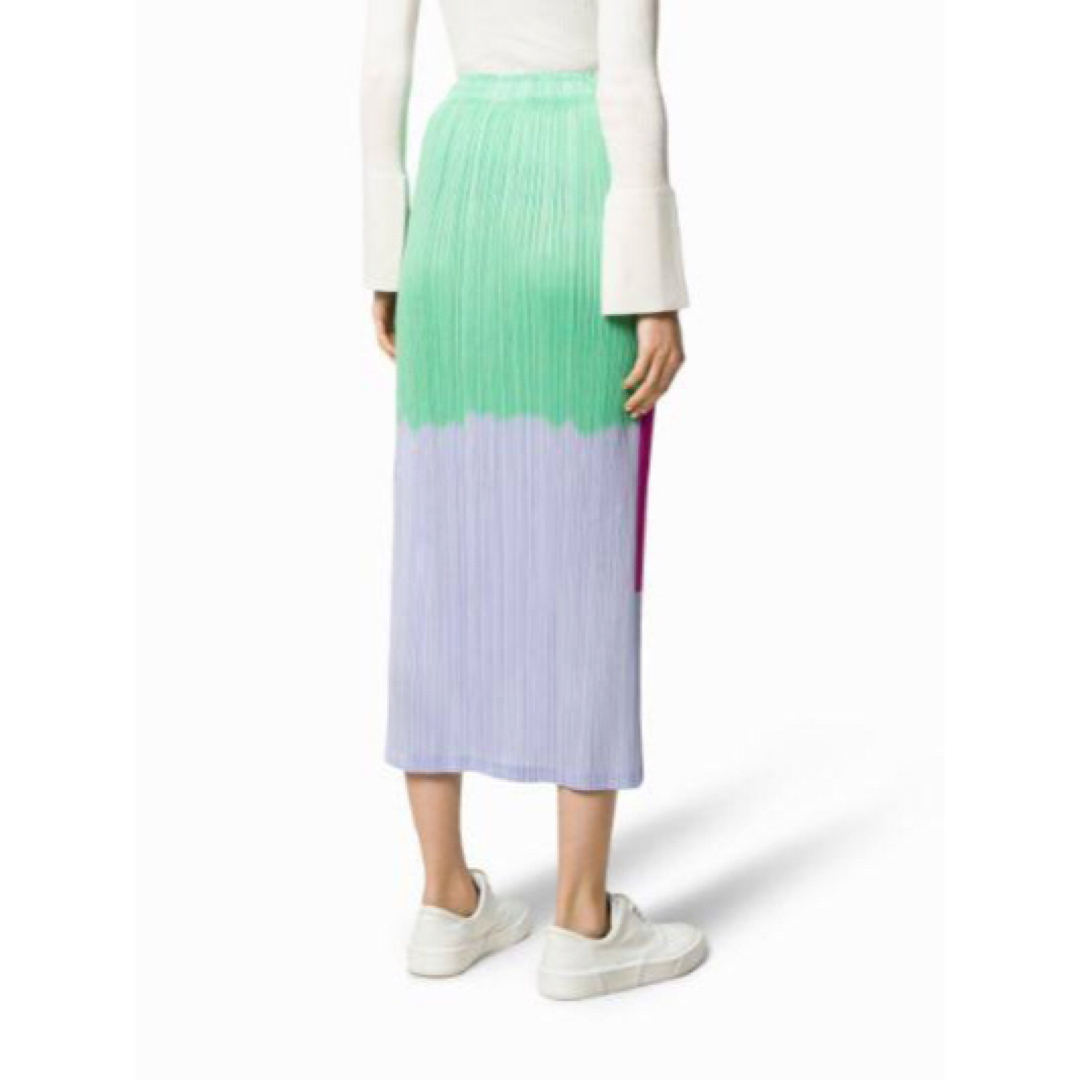 PLEATS PLEASE ISSEY MIYAKE(プリーツプリーズイッセイミヤケ)のPLEATS PLEASE ISSEY MIYAKE FLOWER SKIRT レディースのスカート(ロングスカート)の商品写真