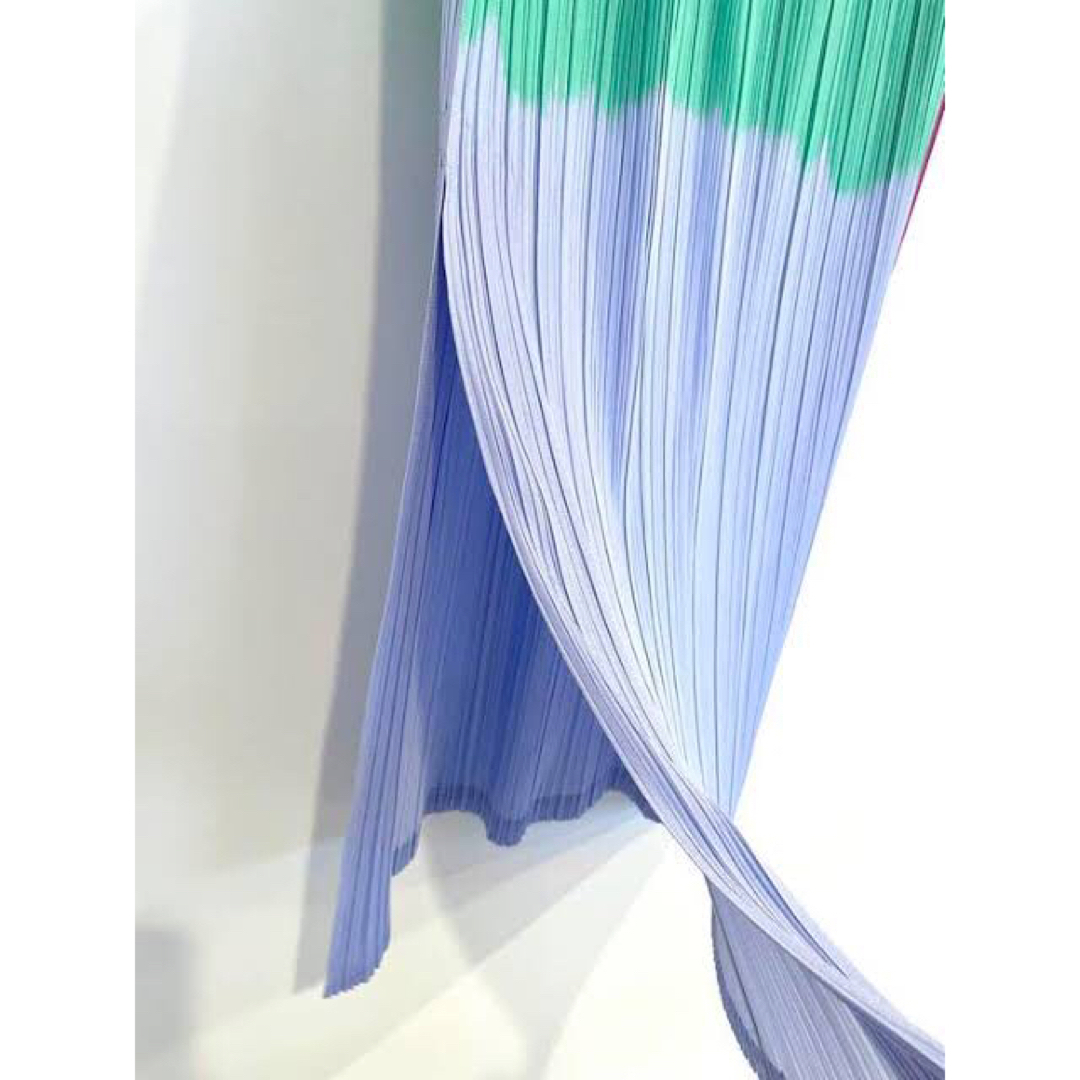 PLEATS PLEASE ISSEY MIYAKE(プリーツプリーズイッセイミヤケ)のPLEATS PLEASE ISSEY MIYAKE FLOWER SKIRT レディースのスカート(ロングスカート)の商品写真