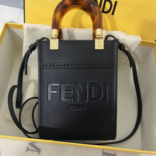 フェンディ ストラップの通販 4,000点以上 | FENDIを買うならラクマ