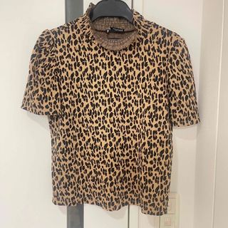 ザラ(ZARA)のZARA 豹柄　トップス　シャツ　美品(Tシャツ(半袖/袖なし))