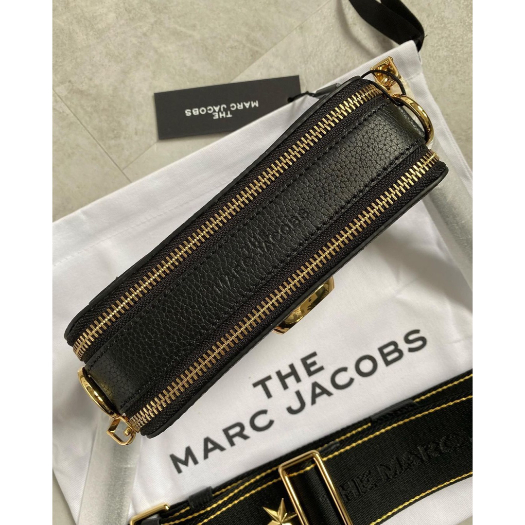 MARC JACOBS(マークジェイコブス)のMARC JACOBS SNAPSHOT GILDED (BLACK) レディースのバッグ(ショルダーバッグ)の商品写真