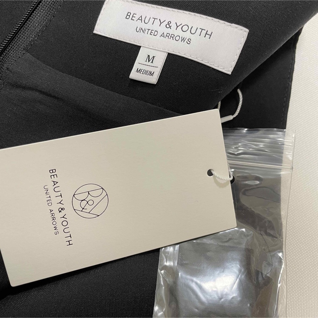 BEAUTY&YOUTH UNITED ARROWS(ビューティアンドユースユナイテッドアローズ)の【新品タグ付】BEAUTY&YOUTHフロントスリットタイトスカート　黒 レディースのスカート(ロングスカート)の商品写真