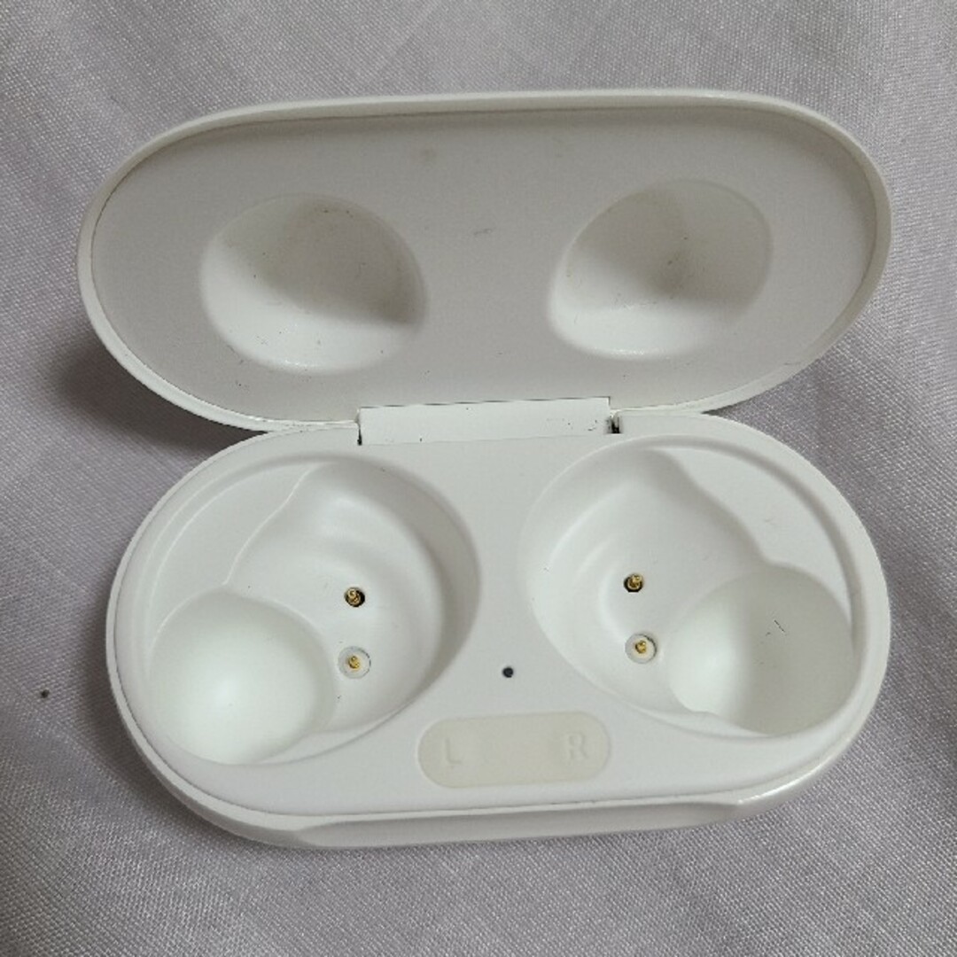 Galaxy buds+　ギャラクシーバッズ　充電器　ケース スマホ/家電/カメラのオーディオ機器(ヘッドフォン/イヤフォン)の商品写真