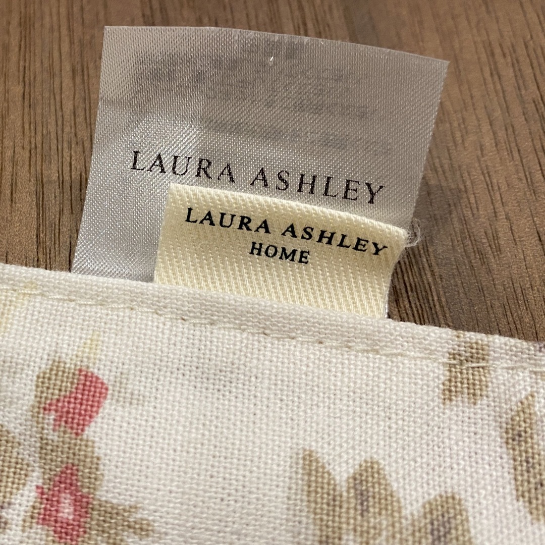 LAURA ASHLEY(ローラアシュレイ)のローラーアシュレイ　ランチョンマット　　3点セット インテリア/住まい/日用品のキッチン/食器(テーブル用品)の商品写真