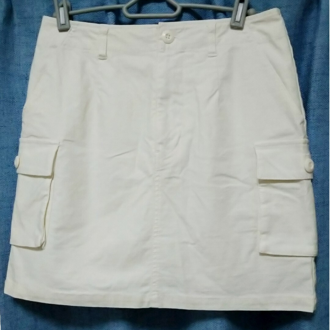 BAYFLOW(ベイフロー)のカーゴスカート白 レディースのスカート(ひざ丈スカート)の商品写真