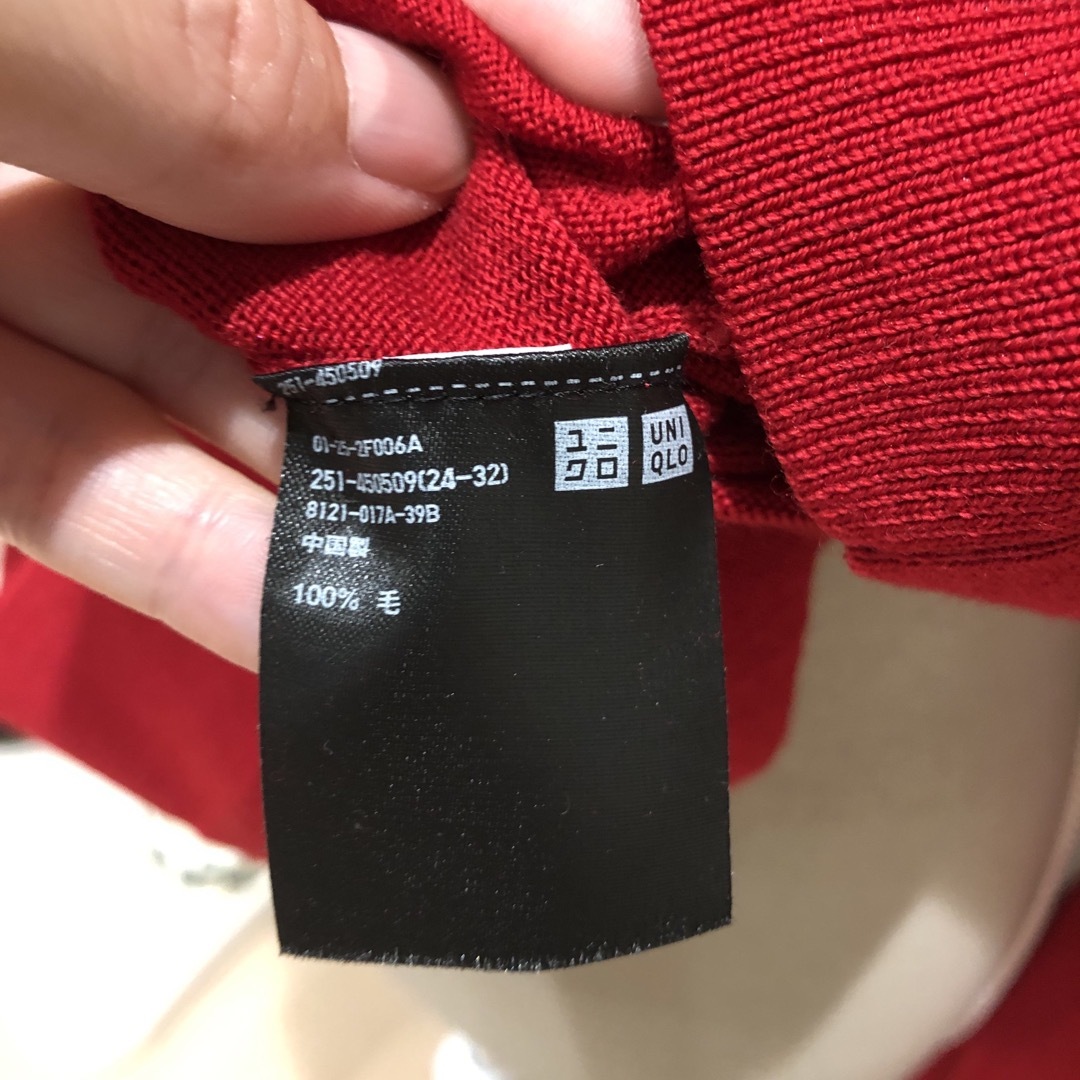 UNIQLO(ユニクロ)のユニクロ　エクストラファインメリノクルーネックセーター　ニット　赤　レッド　 レディースのトップス(ニット/セーター)の商品写真