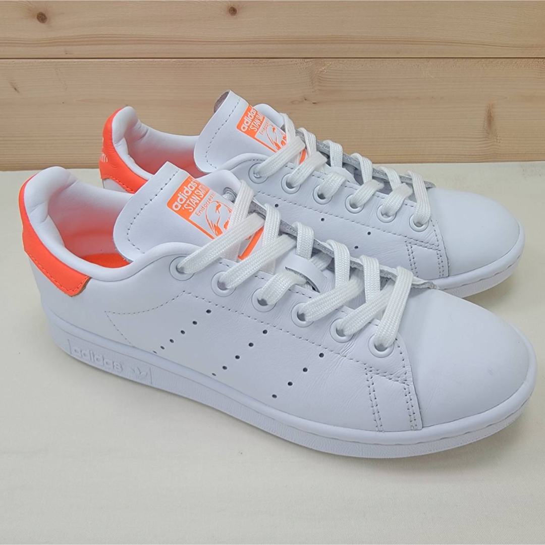 STANSMITH（adidas）(スタンスミス)のアディダス スタンスミス ホワイト/オレンジ 23cm レディースの靴/シューズ(スニーカー)の商品写真