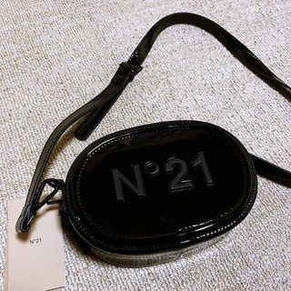 ヌメロヴェントゥーノ(N°21)の新品タグ付 N°21 ヌメロヴェントゥーノ ショルダーバッグ ブラック ポーチ(ショルダーバッグ)