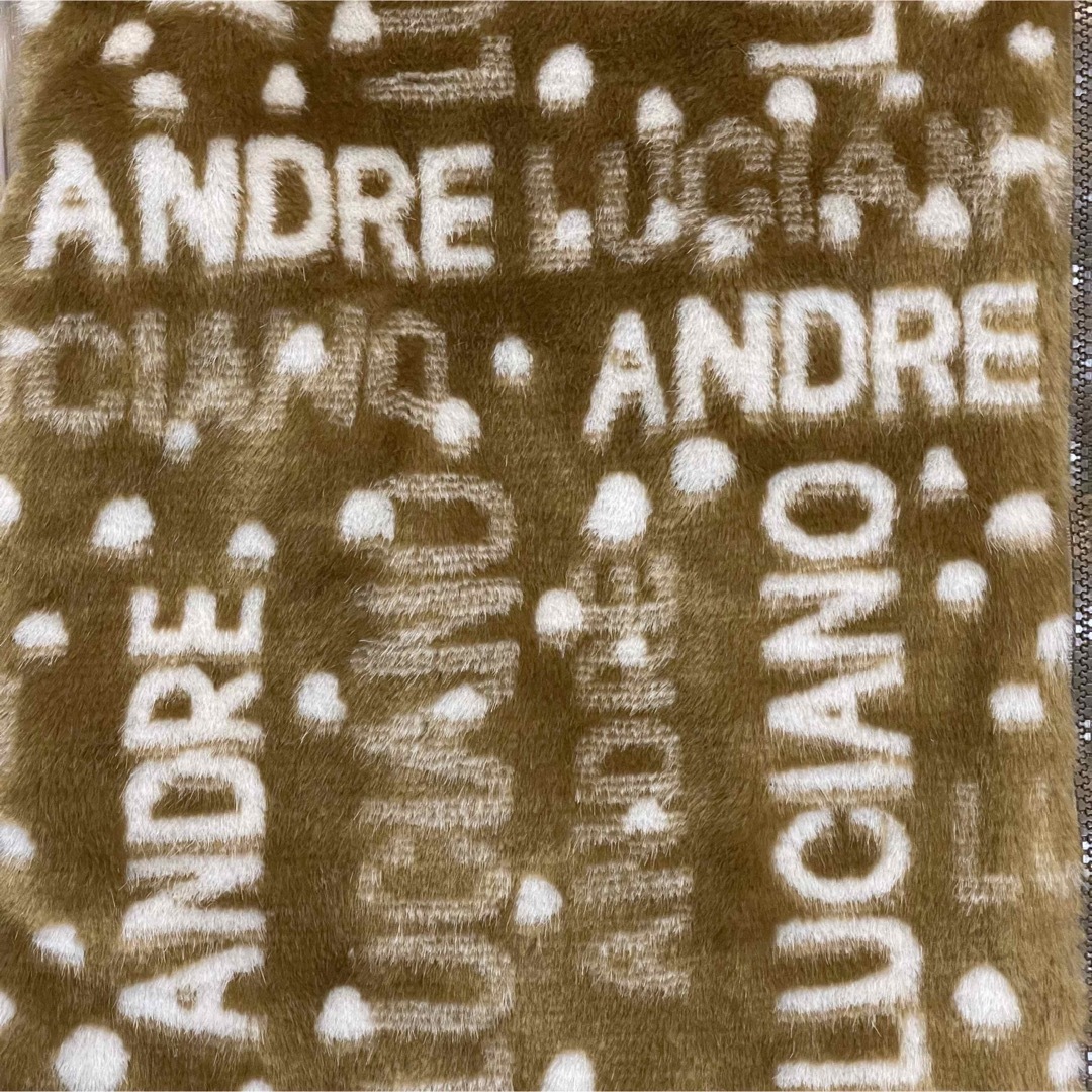 ANDRE LUCIANO(アンドレルチアーノ)の【AndreLuciano/アンドレルチアーノ】コート フェイクファー ロゴ美品 レディースのジャケット/アウター(毛皮/ファーコート)の商品写真