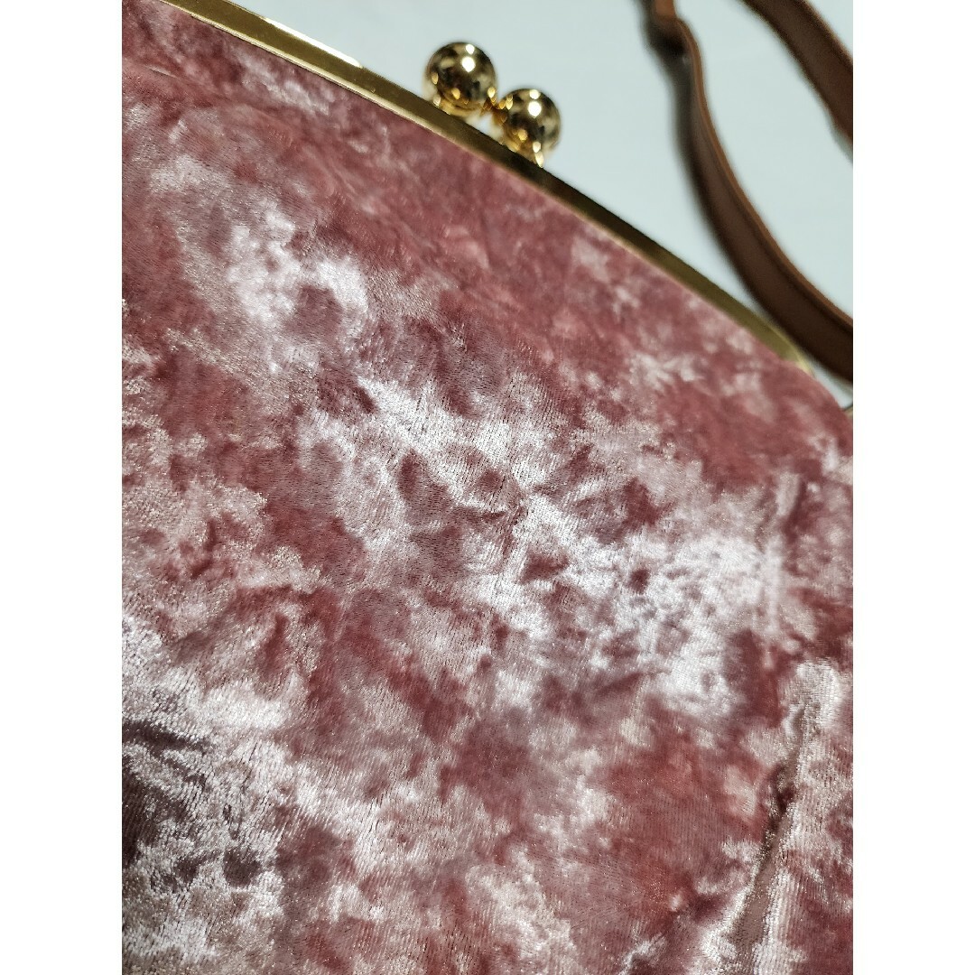 ピンク ベロア ショルダーバッグ がま口 バッグ レディースのバッグ(ショルダーバッグ)の商品写真