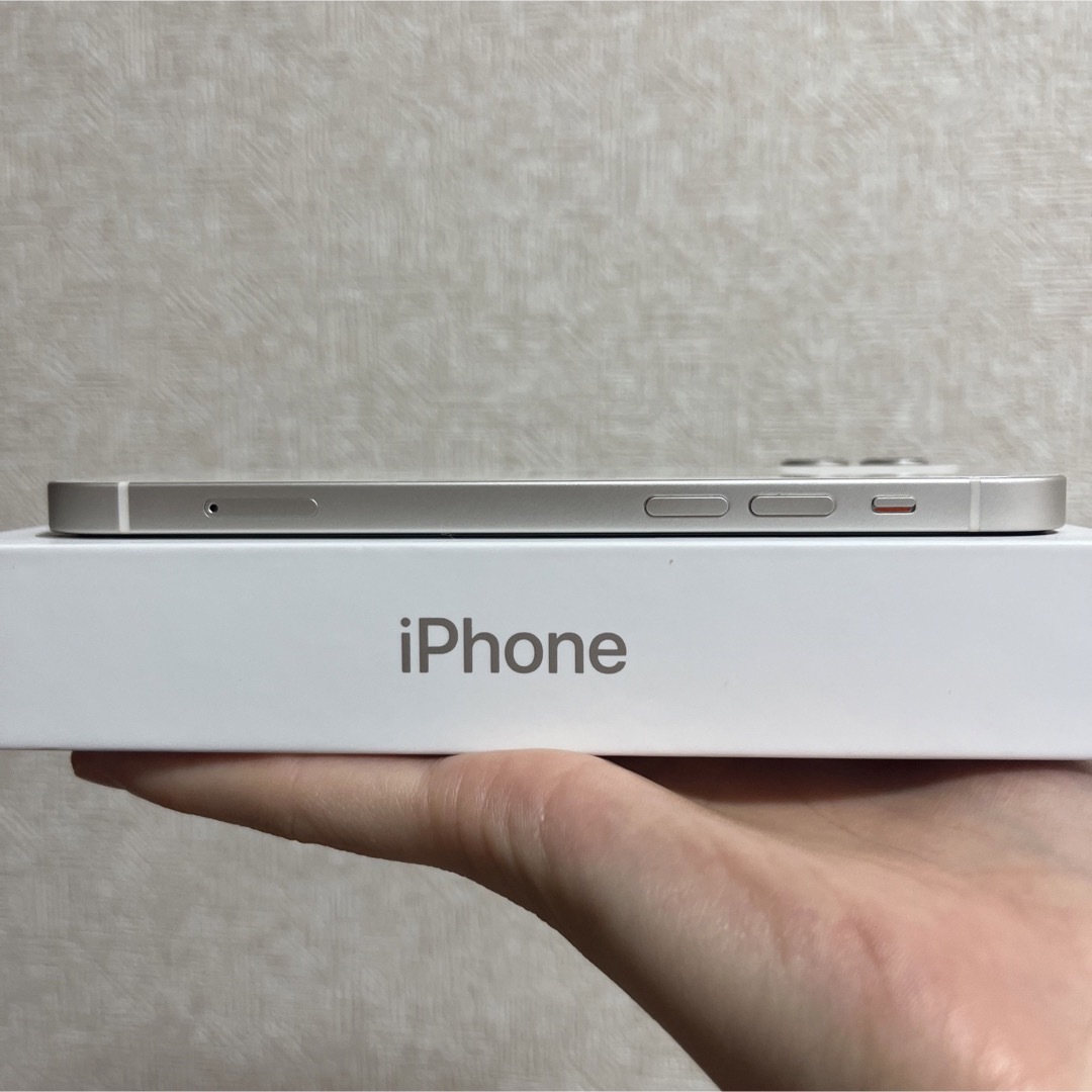 iPhone12 ホワイト 128 GB SIMフリー スマホ/家電/カメラのスマートフォン/携帯電話(スマートフォン本体)の商品写真