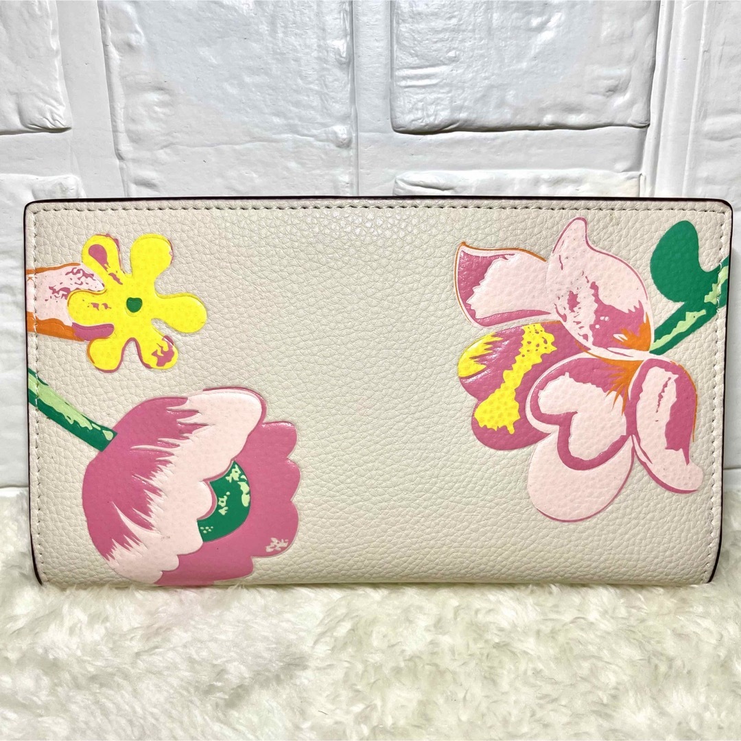 COACH(コーチ)の【セール中】COACH  コーチ　フラップ開閉長財布　花柄　ホワイト　C8715 レディースのファッション小物(財布)の商品写真