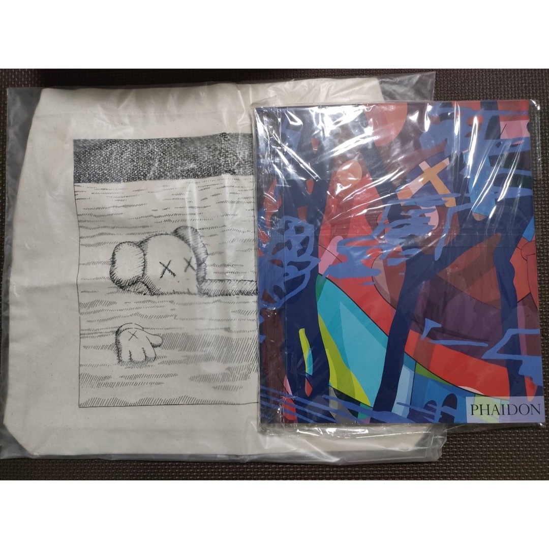 新品 カウズ アートブック ユニクロ トートバッグ付 KAWS ART BOOK | フリマアプリ ラクマ