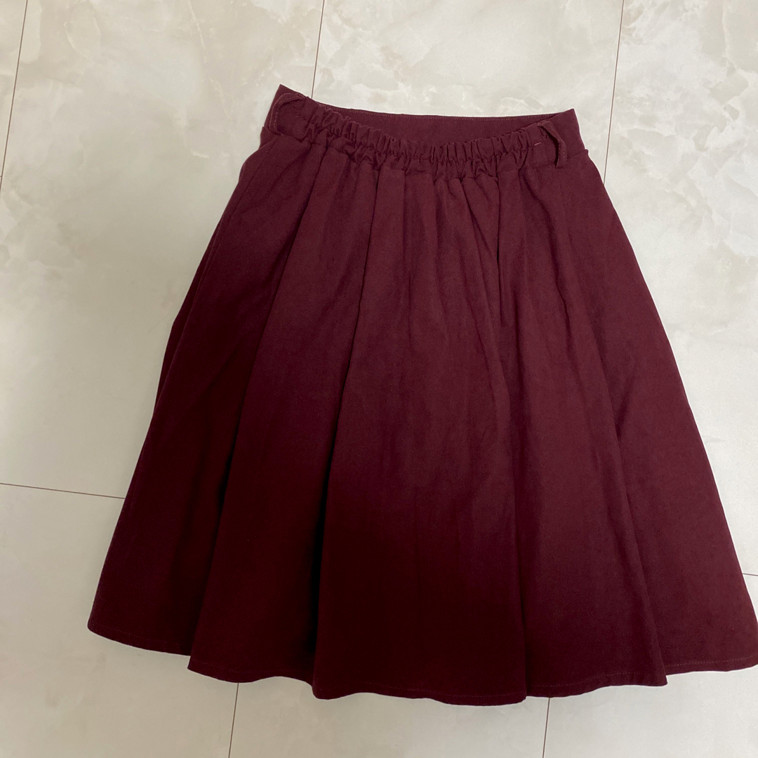 MAJESTIC LEGON(マジェスティックレゴン)の【美品】MAJESTIC LEGON ワインレッドカラースカート【秋服】 レディースのスカート(ひざ丈スカート)の商品写真