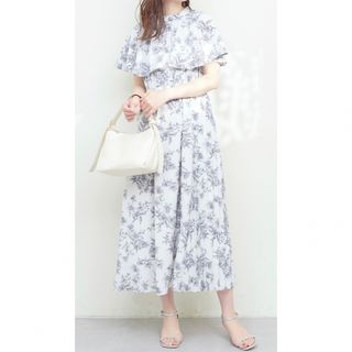 ナチュラルクチュール(natural couture)のnatural couture サイドプリーツケープ風ワンピース ナチュラルクチ(ロングワンピース/マキシワンピース)