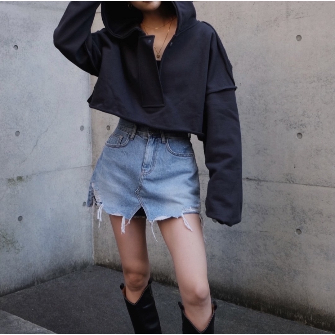 felim OPEN NECK CROPPED HOODIE CHA パーカー レディースのトップス(パーカー)の商品写真