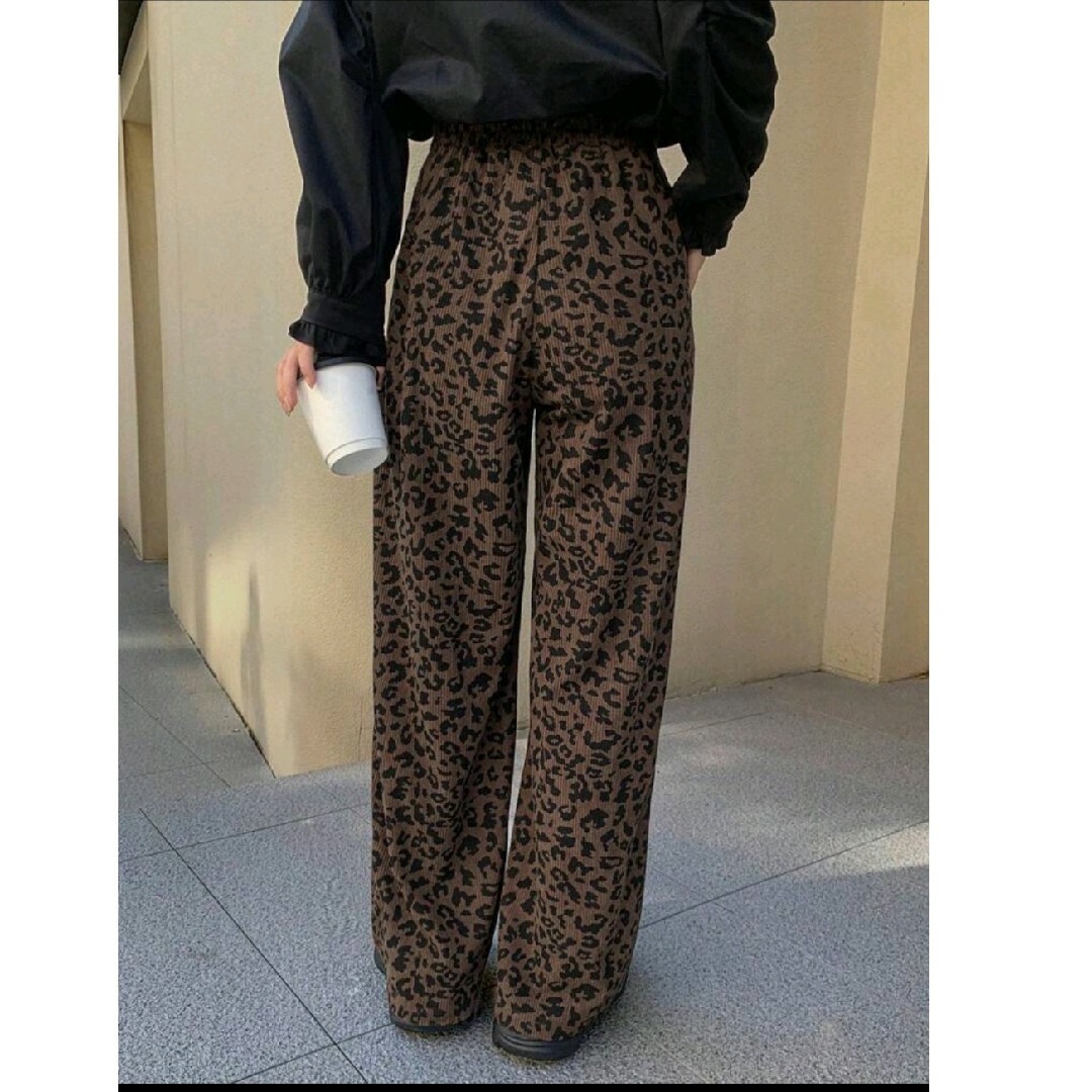 新品！SHEIN レオパード ヒョウ柄 パンツ Ｍサイズ レディースのパンツ(カジュアルパンツ)の商品写真