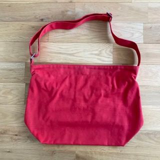 マリメッコ(marimekko)の【新品】マリメッコ ショルダーバッグ　RED(ショルダーバッグ)