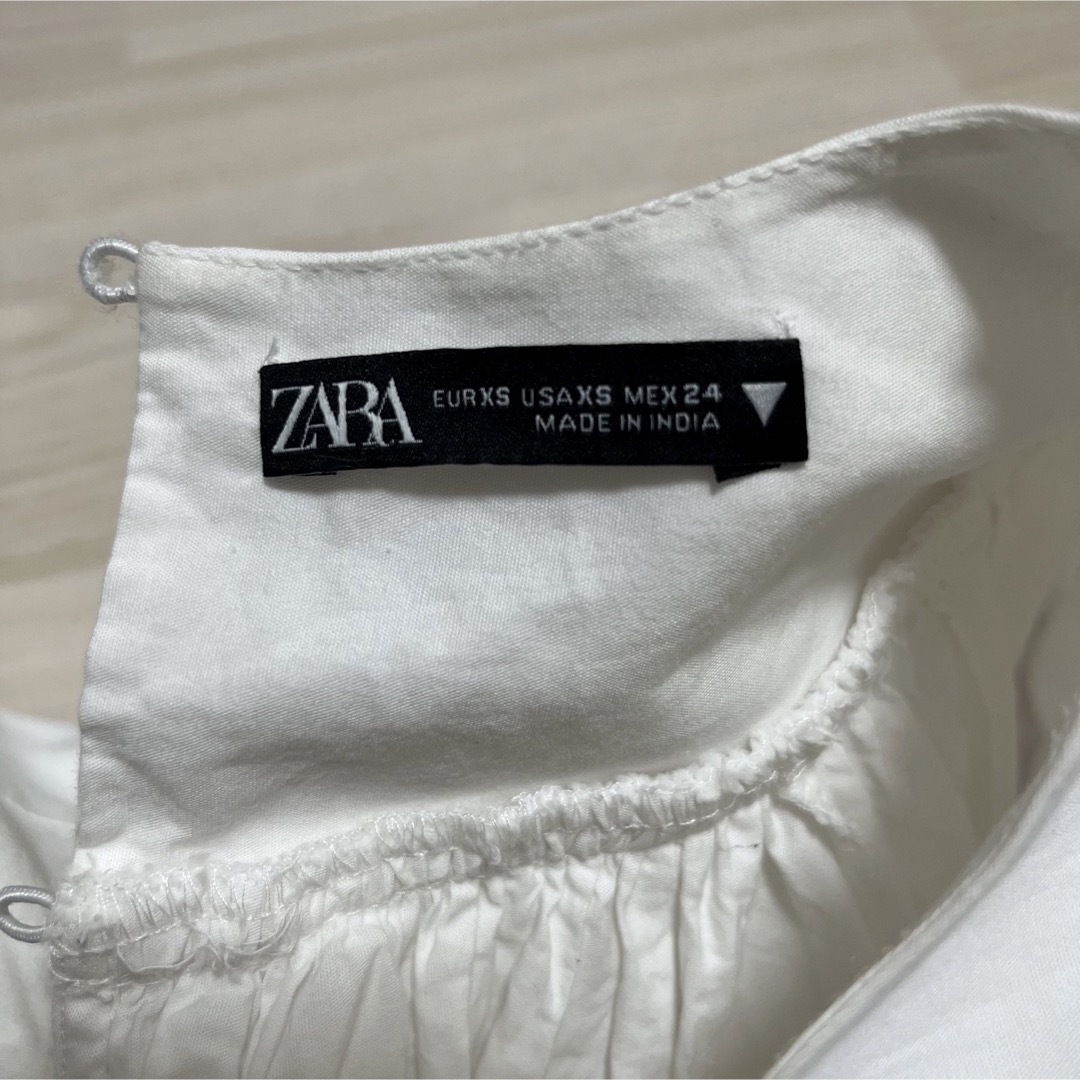 ZARA(ザラ)のZARA 白ブラウス レディースのトップス(シャツ/ブラウス(長袖/七分))の商品写真