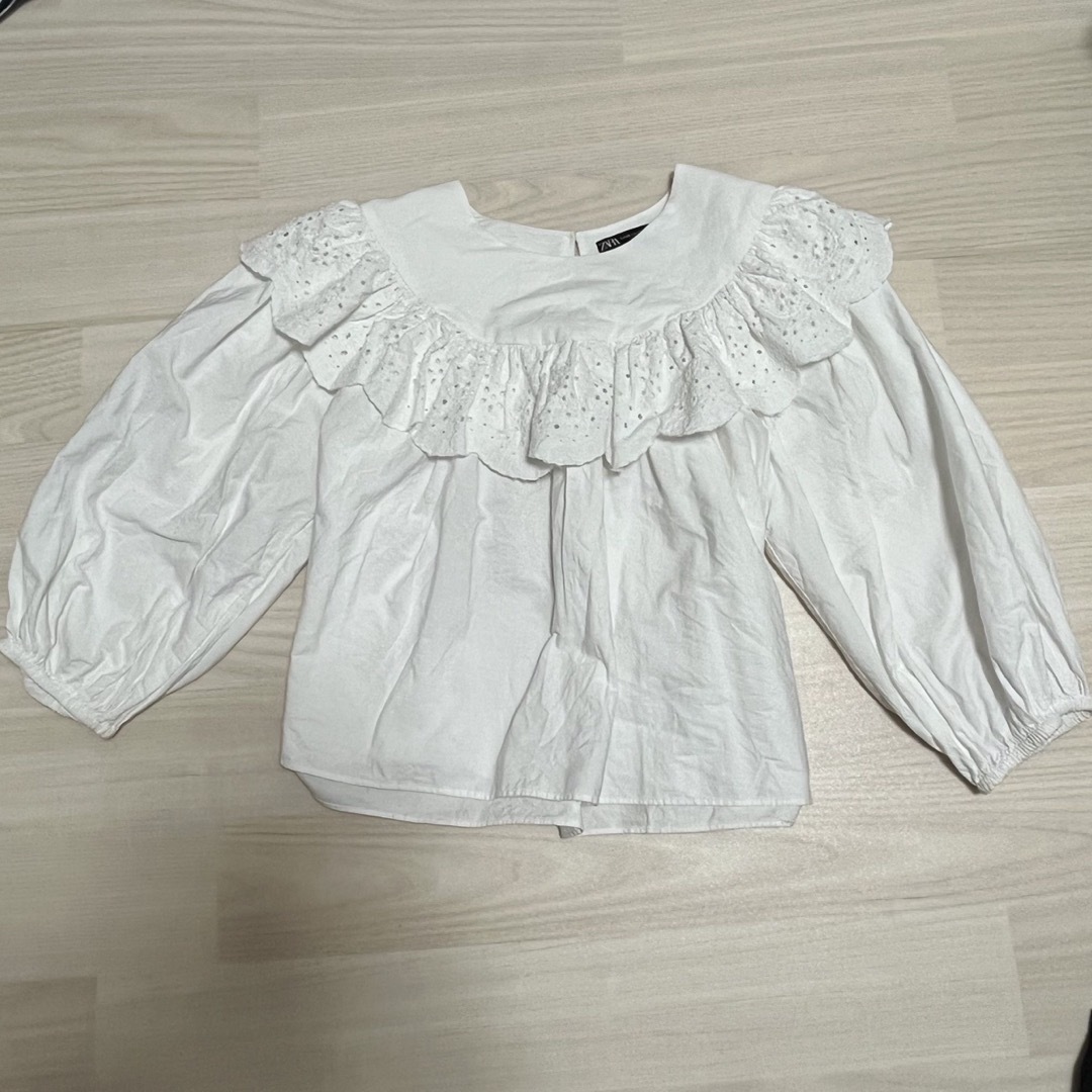 ZARA(ザラ)のZARA 白ブラウス レディースのトップス(シャツ/ブラウス(長袖/七分))の商品写真