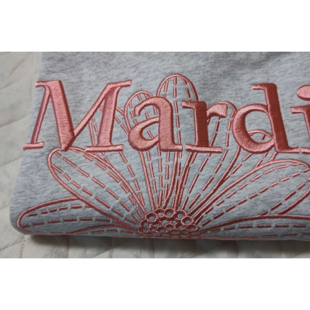 大人気刺繍でデザインされたMardi Mercrediロゴの スウェット 1