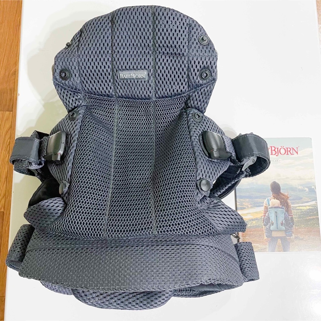 BABYBJORN(ベビービョルン)の《超美品》取説付き★ベビービョルン ハーモニー HARMONY アンスラサイト キッズ/ベビー/マタニティの外出/移動用品(抱っこひも/おんぶひも)の商品写真