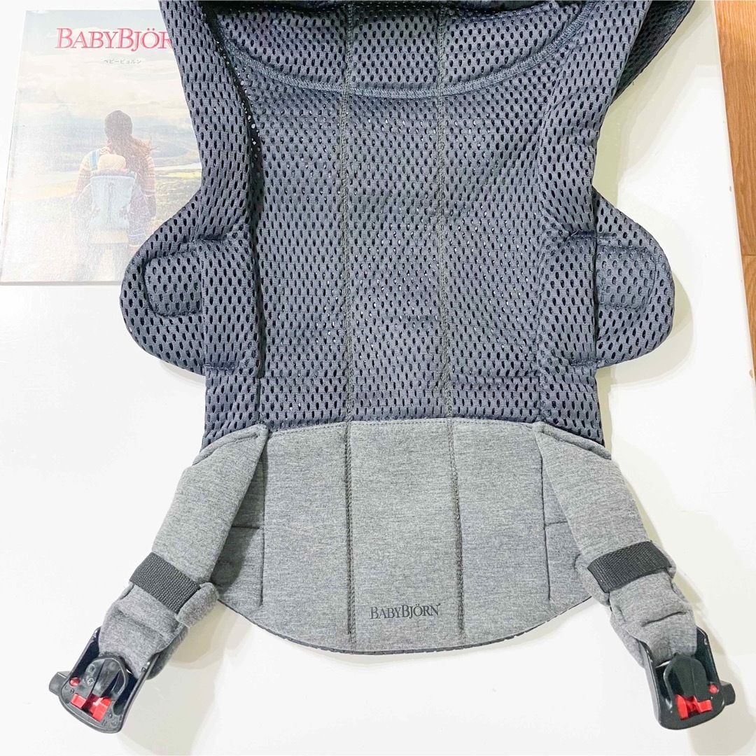 BABYBJORN(ベビービョルン)の《超美品》取説付き★ベビービョルン ハーモニー HARMONY アンスラサイト キッズ/ベビー/マタニティの外出/移動用品(抱っこひも/おんぶひも)の商品写真