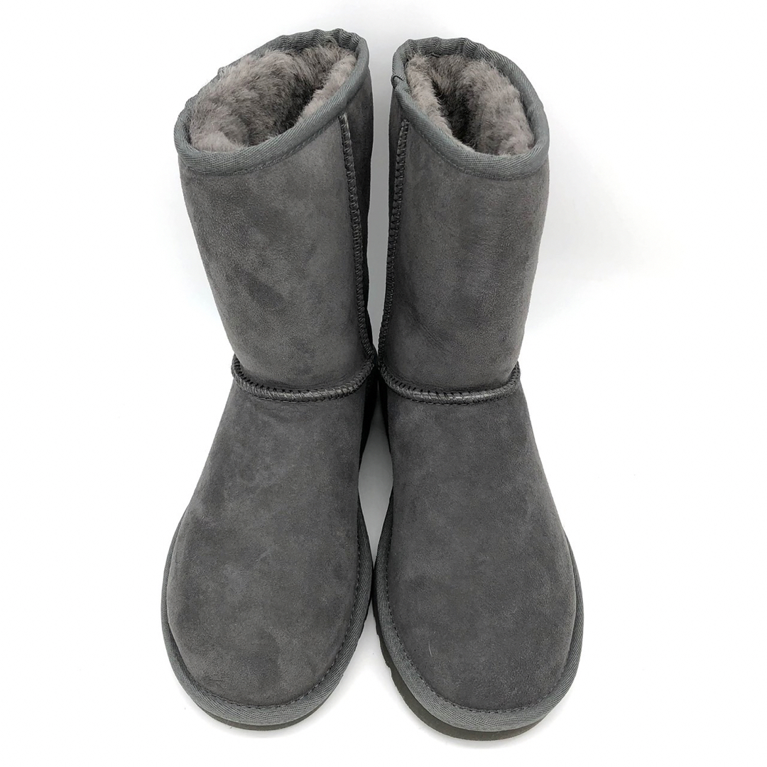 UGG AUSTRALIA(アグオーストラリア)の〈極美品〉UGG australia アグ【22cm】クラシックショート ブーツ レディースの靴/シューズ(ブーツ)の商品写真