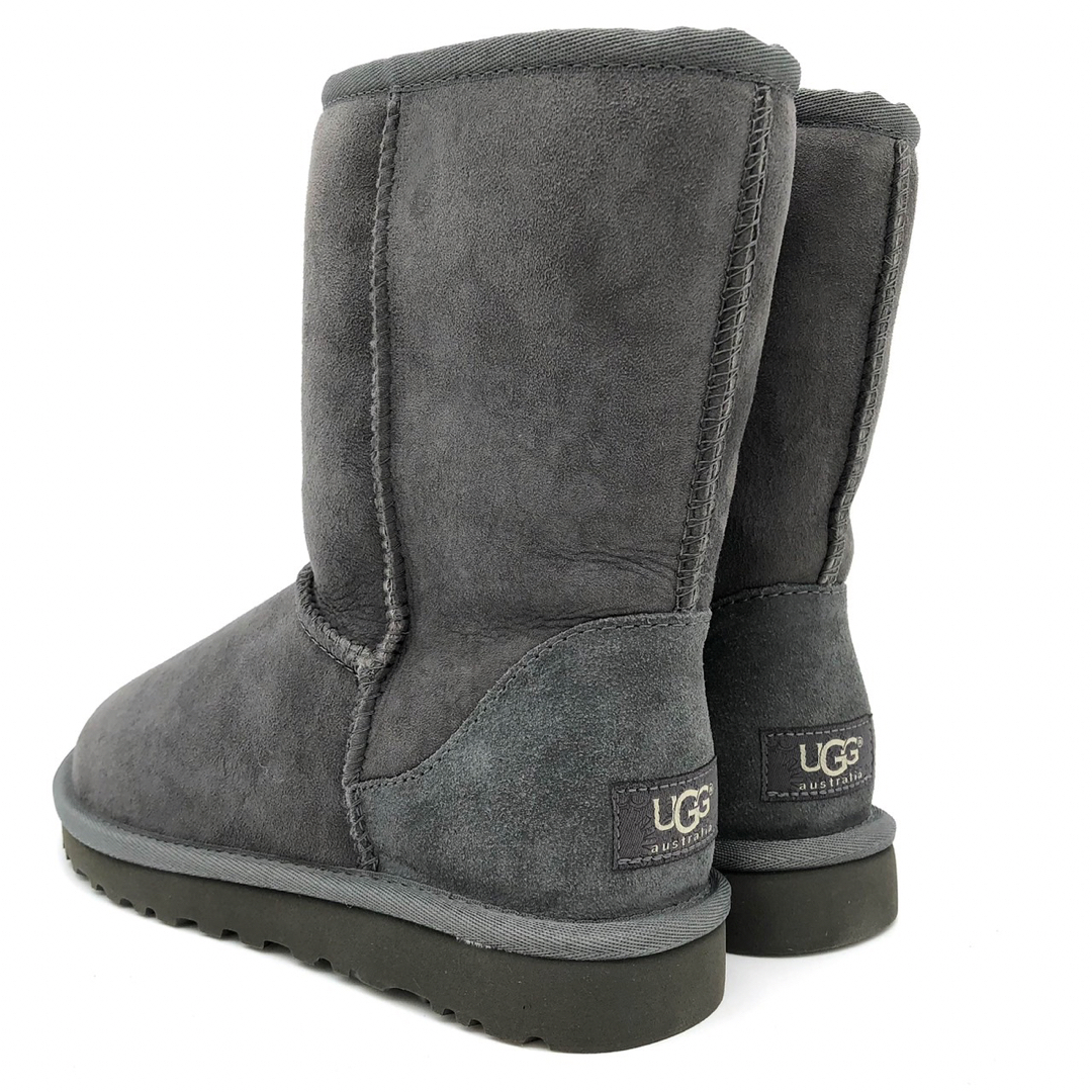 UGG AUSTRALIA(アグオーストラリア)の〈極美品〉UGG australia アグ【22cm】クラシックショート ブーツ レディースの靴/シューズ(ブーツ)の商品写真