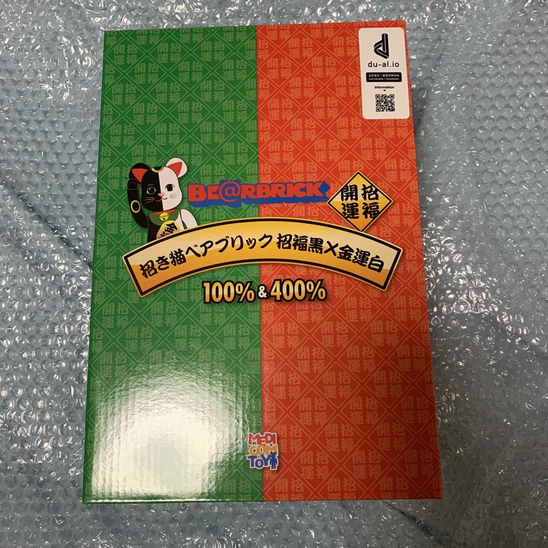 MEDICOM TOY(メディコムトイ)のBE@RBRICK 招き猫 招福 黒 × 金運 白 100％ & 400％ エンタメ/ホビーのフィギュア(その他)の商品写真