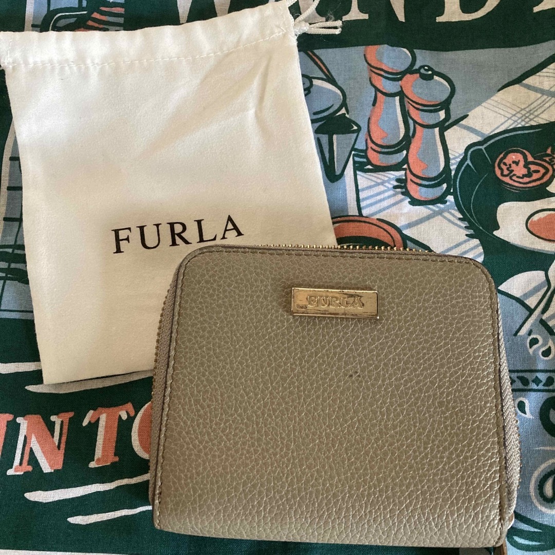 Furla(フルラ)の最終値下:FURLA ジップアラウンド財布 ２つ折りコンパクト グレージュ レディースのファッション小物(財布)の商品写真